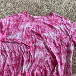 Pink tie-dye cropped t-shit